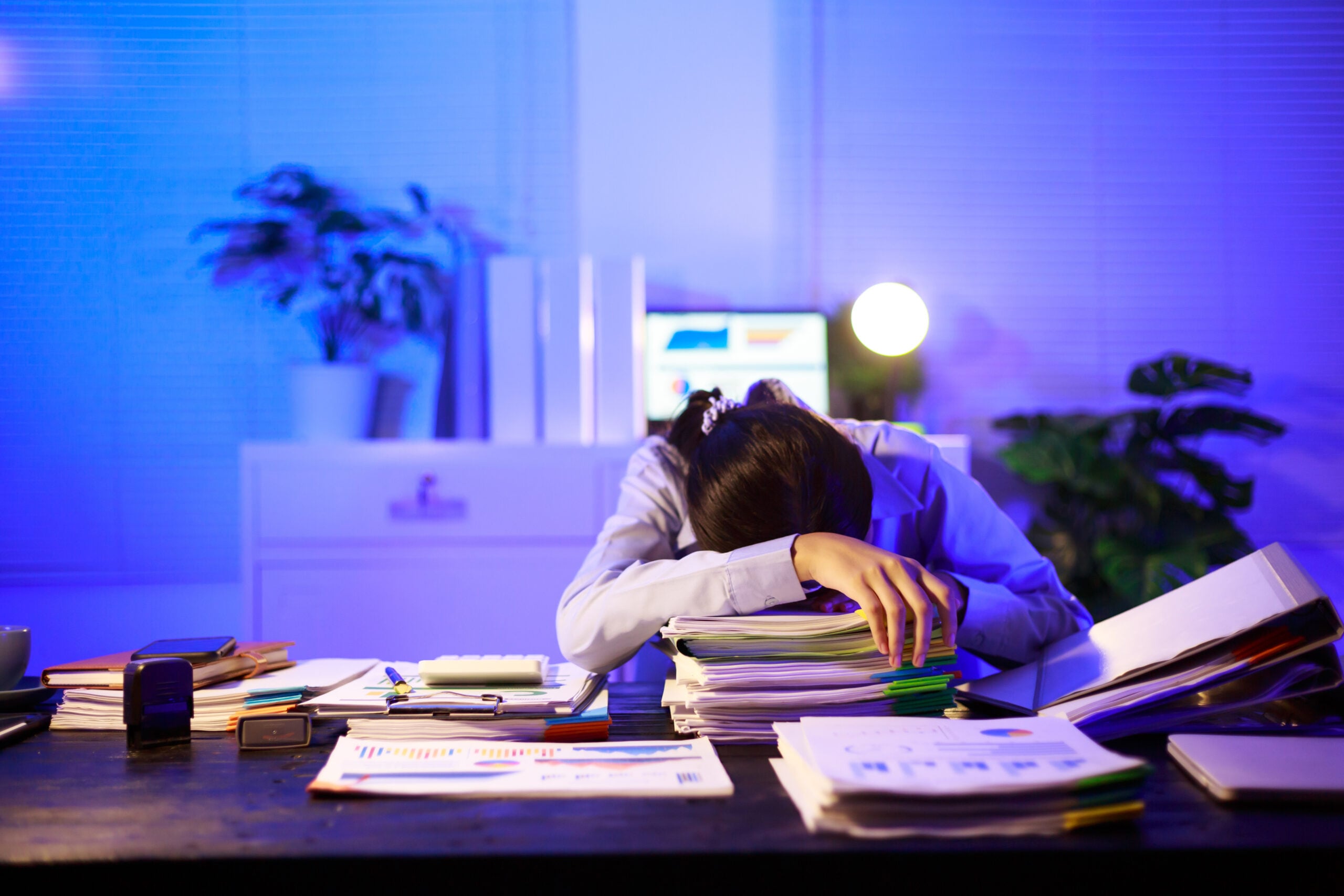 Employee working after clocking out in an unpaid overtime and wage theft dispute